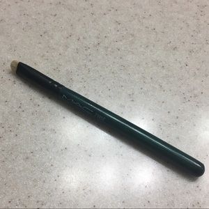 MAC 239SE Eye Shader Brush